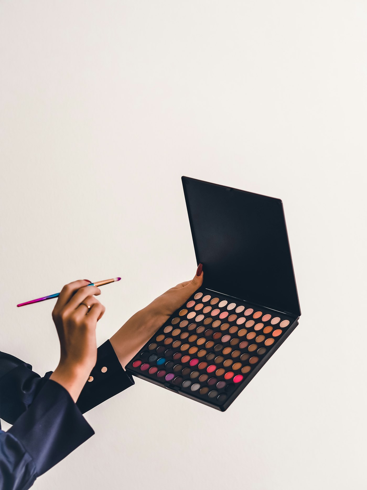 Persönliche Kosmetik-Ausbildung Æra Masters — Make-up-Palette und Pinsel